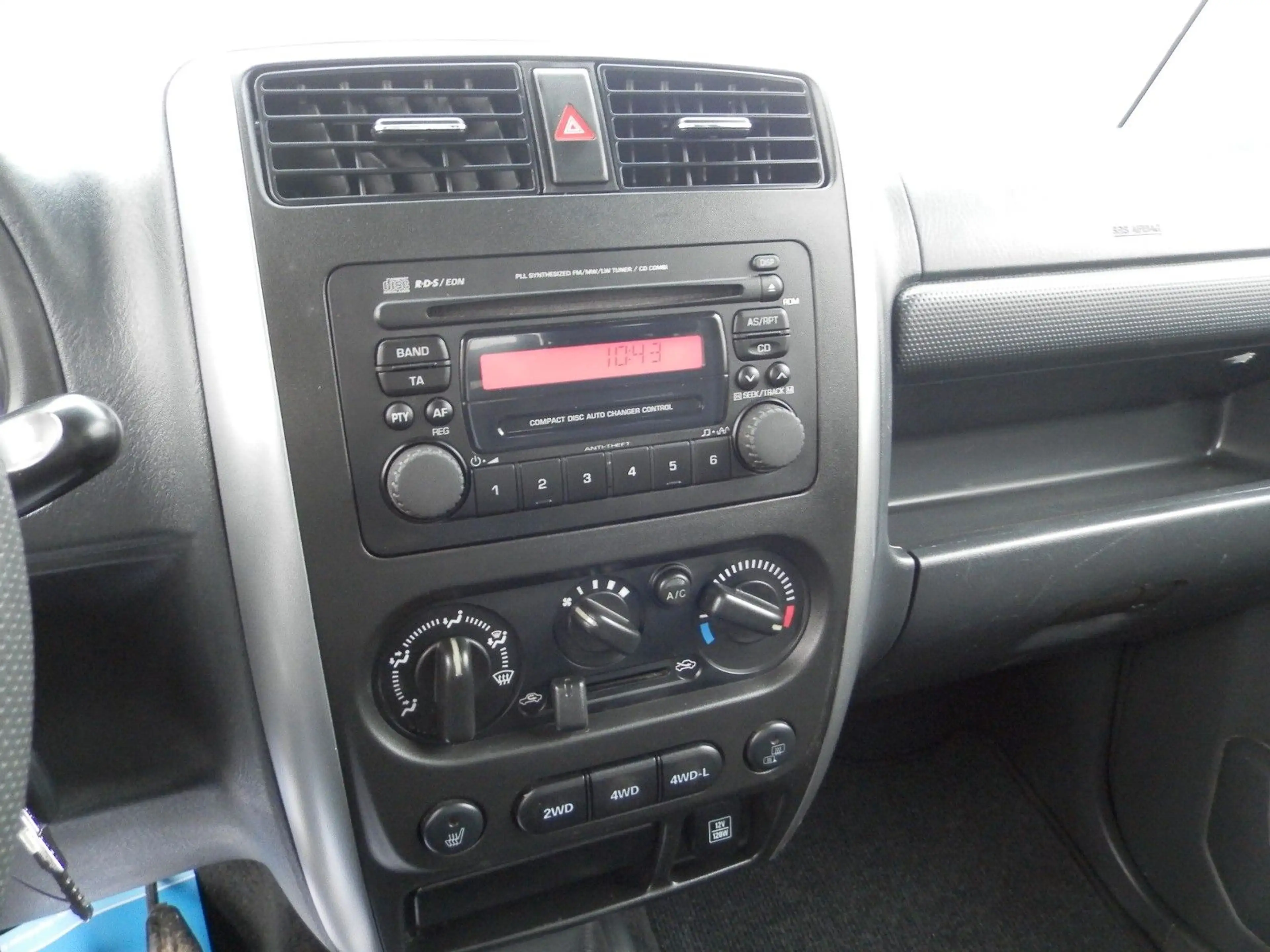 Suzuki Jimny Style Lim.*NR.8*Klima*Leder*AHK*ALU* — photo 8