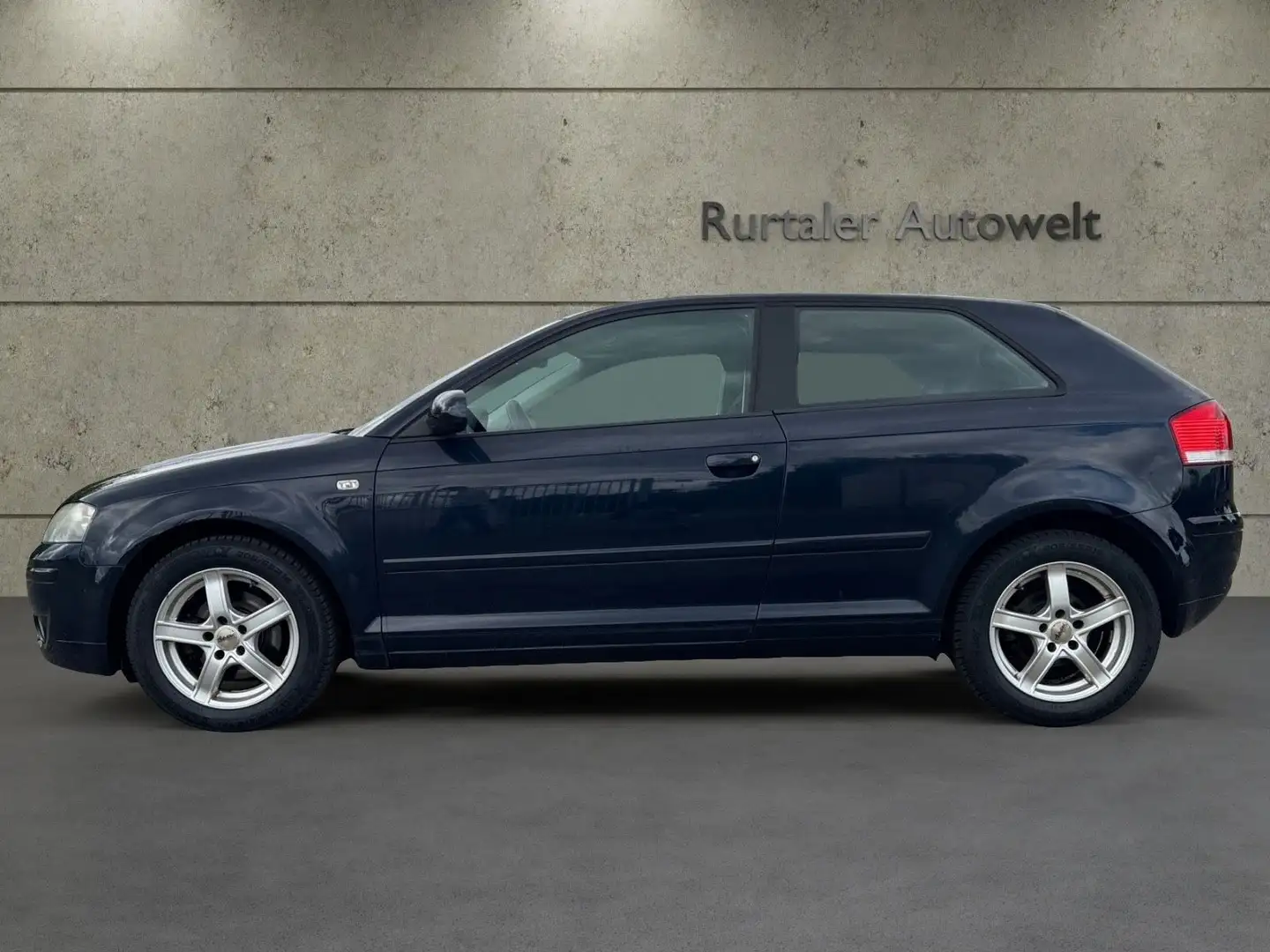 Audi A3 1.6 FSI Attraction *KLIMAAUT*SHZ*ALLWET.*TÜV* Blauw - 2