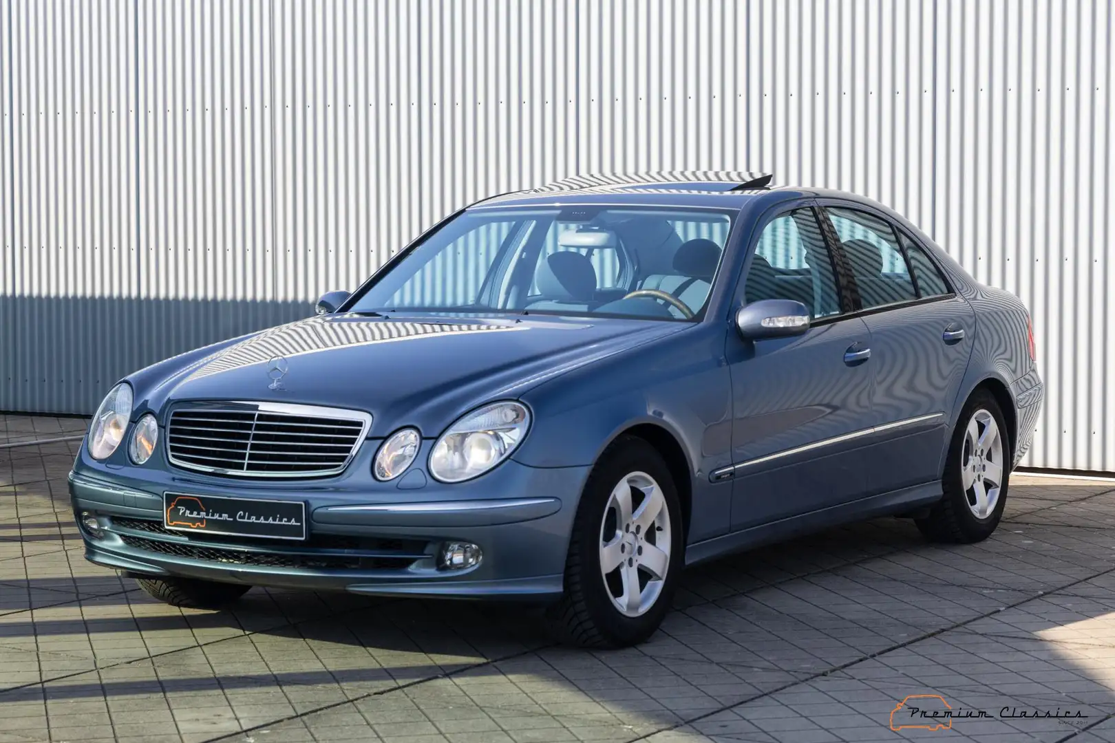 Mercedes-Benz E 350 Avantgarde | 64.000KM | 2nd Owner | New Condition Azul - 1
