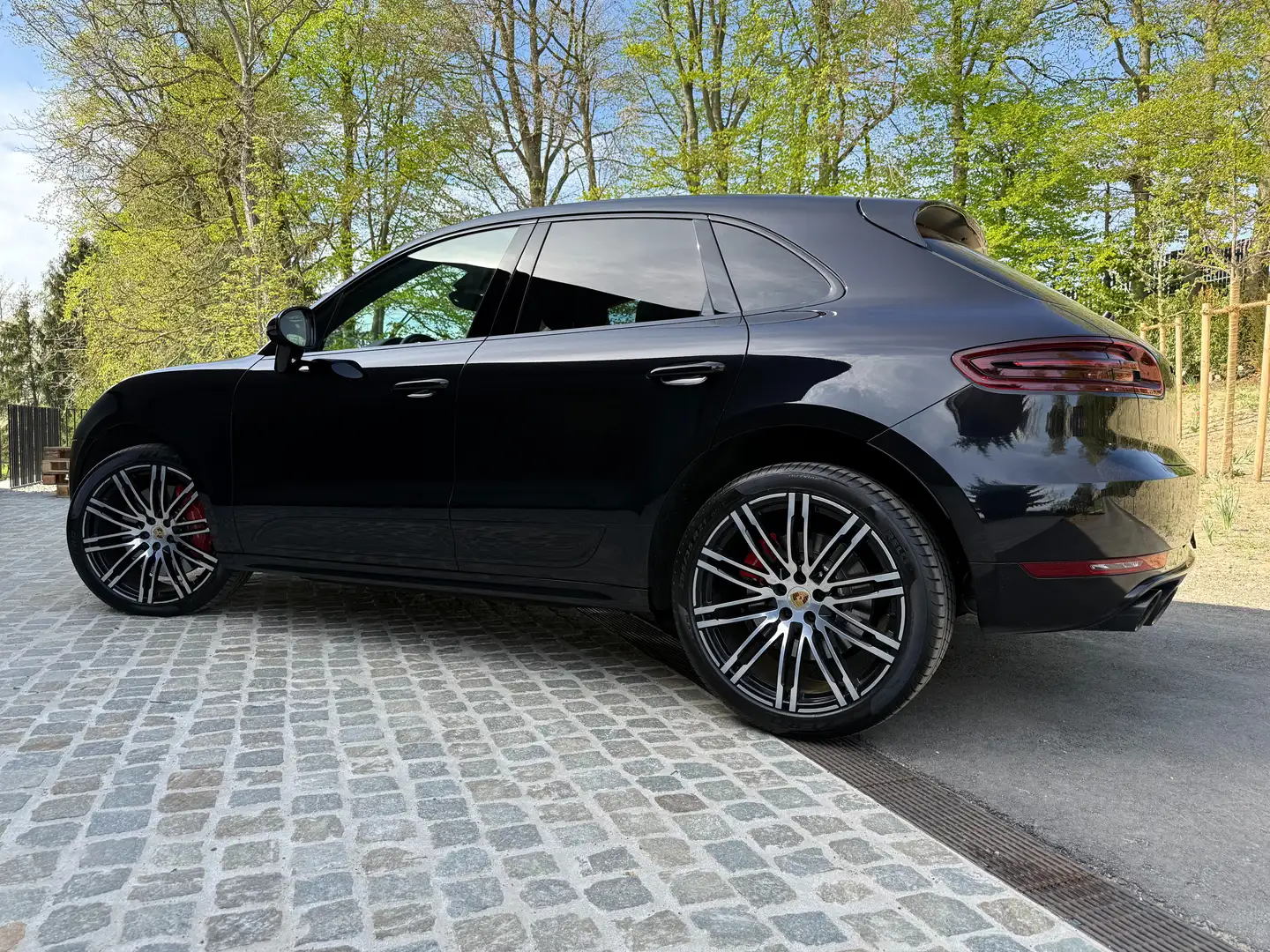 Porsche Macan Macan Turbo mit Performance Paket - Top gepflegt Schwarz - 2