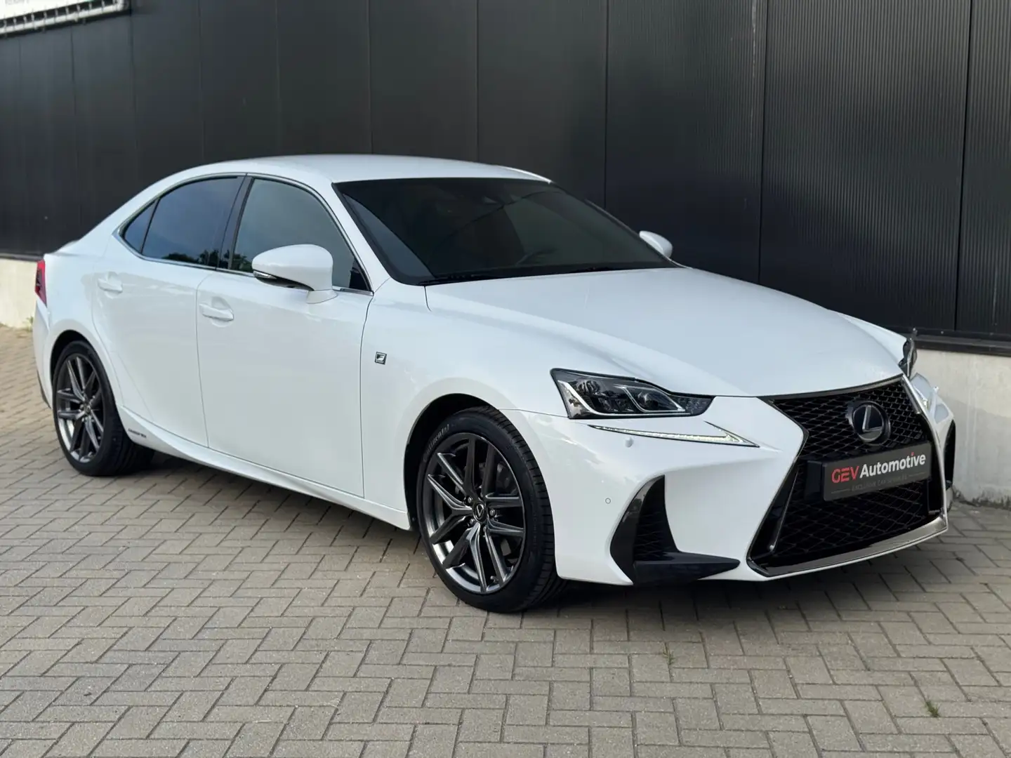 Lexus IS 300 300h Hybrid F-Sport – Full Options | 1e Eigenaar | Wit - 2