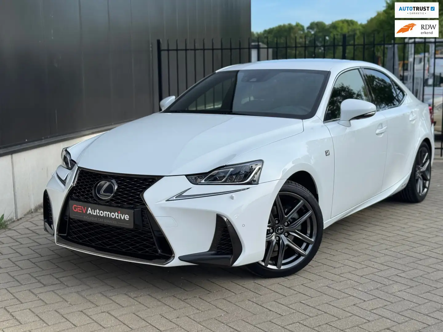 Lexus IS 300 300h Hybrid F-Sport – Full Options | 1e Eigenaar | Wit - 1