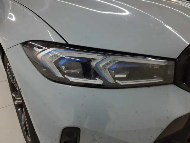 BMW 3 Series view 18
