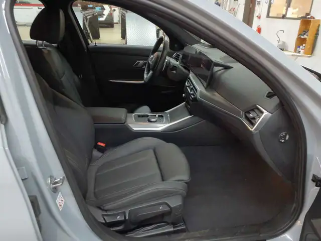 BMW 3 Series view 8
