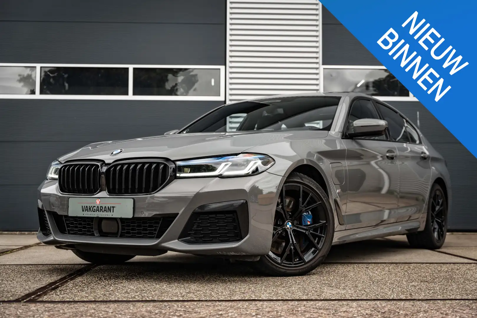 BMW 545 5-serie 545e xDrive High Executive Grijs - 1