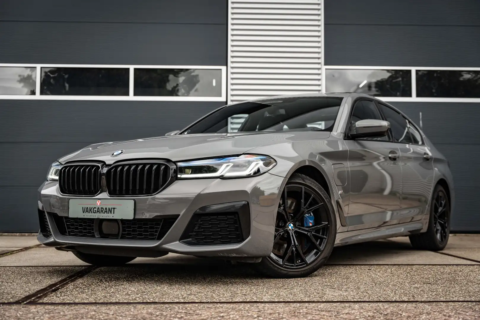 BMW 545 5-serie 545e xDrive High Executive Gris - 1