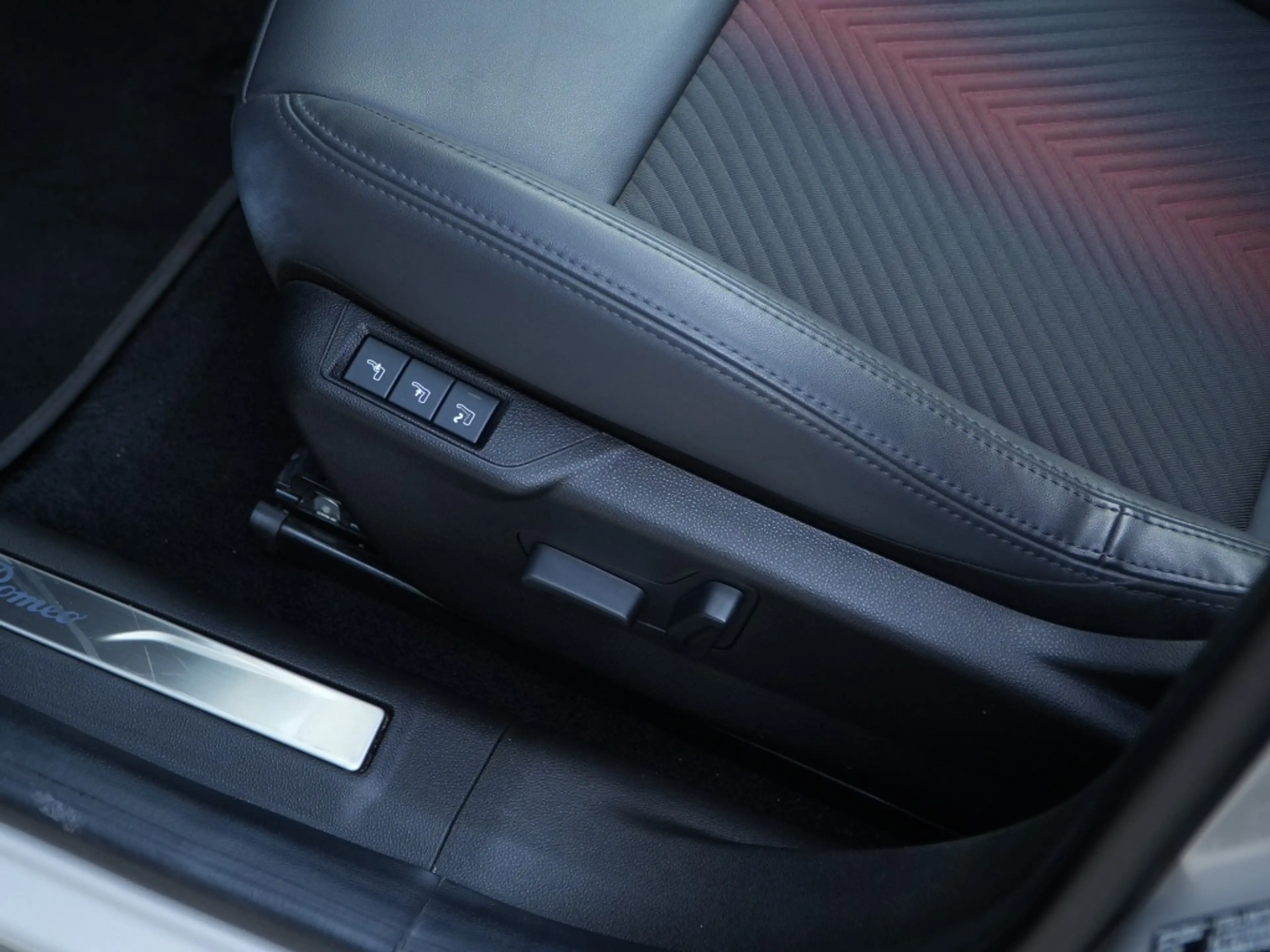 Alfa Romeo Junior Elettrica Speciale 54 kWh | Schuifdak | Carplay | — photo 15