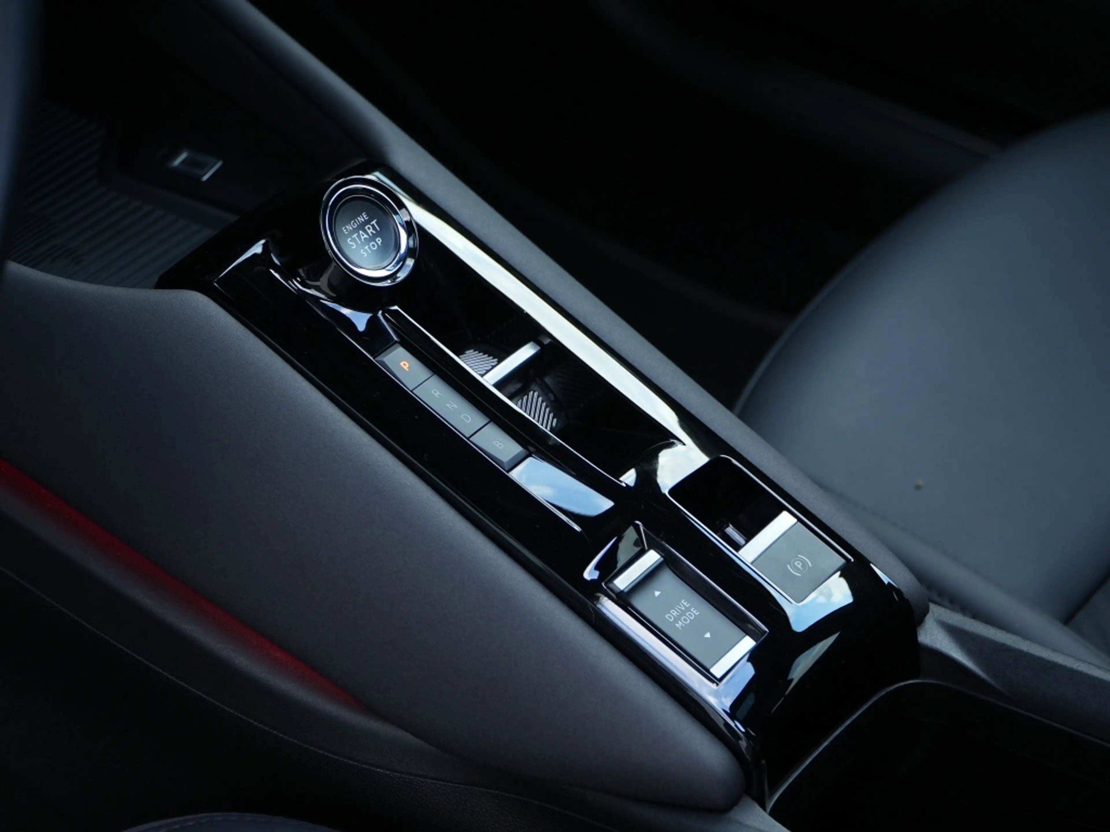 Alfa Romeo Junior Elettrica Speciale 54 kWh | Schuifdak | Carplay | — photo 13