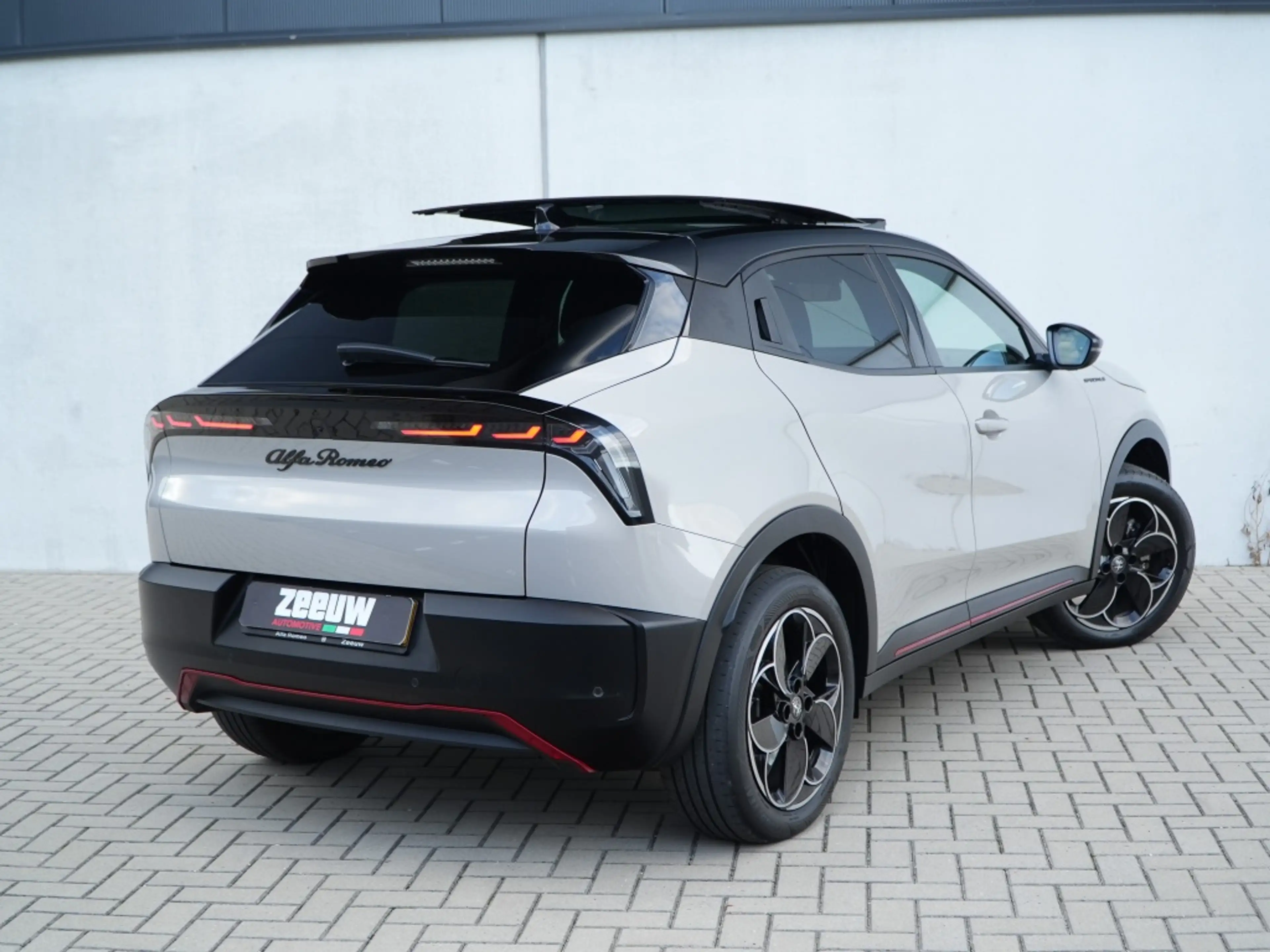Alfa Romeo Junior Elettrica Speciale 54 kWh | Schuifdak | Carplay | — photo 10