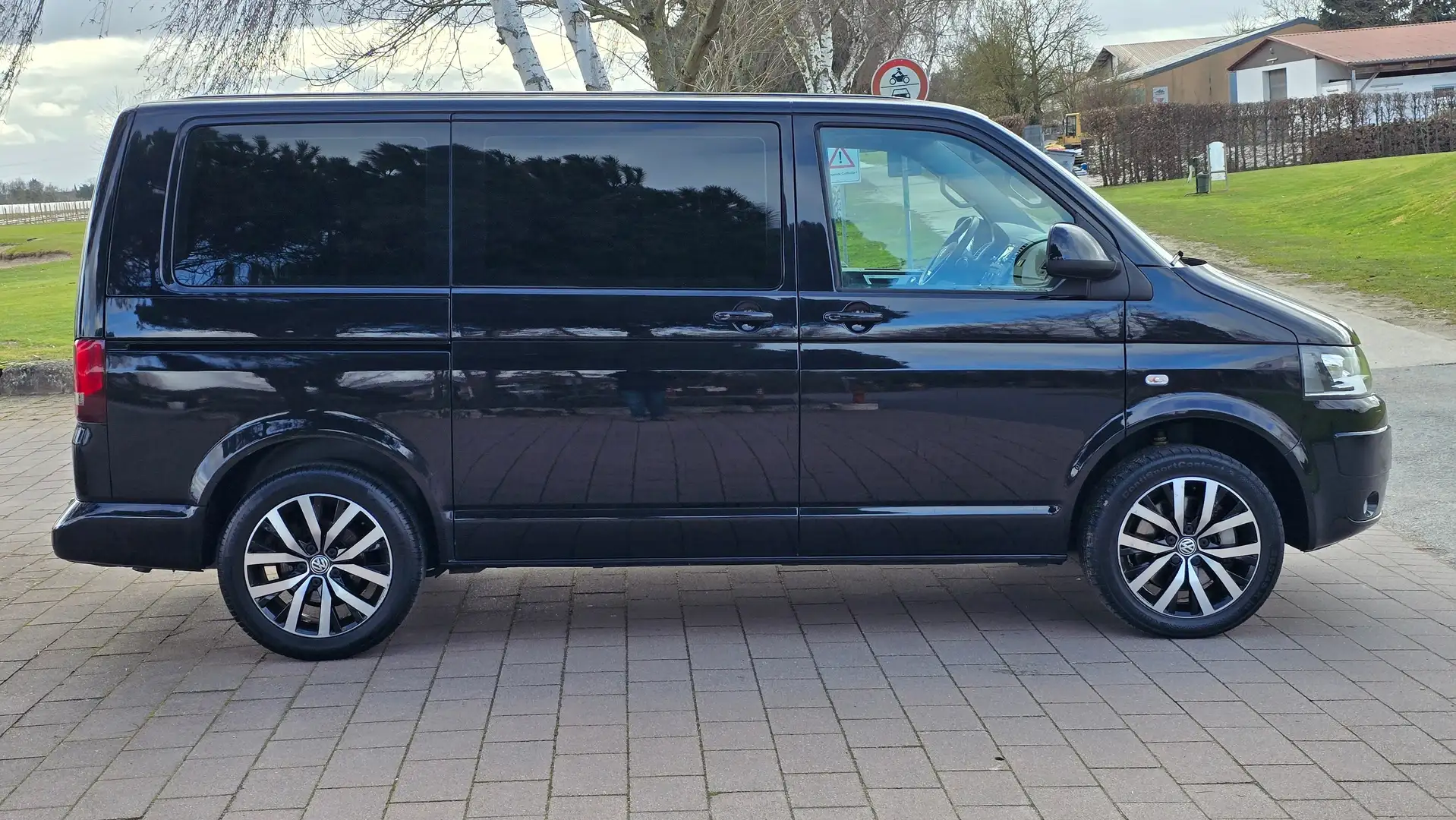 Volkswagen T5 Multivan T5 Multivan DSG XEN AHK ALCAN SDHZG KAM SHZ 2HAND Schwarz - 2