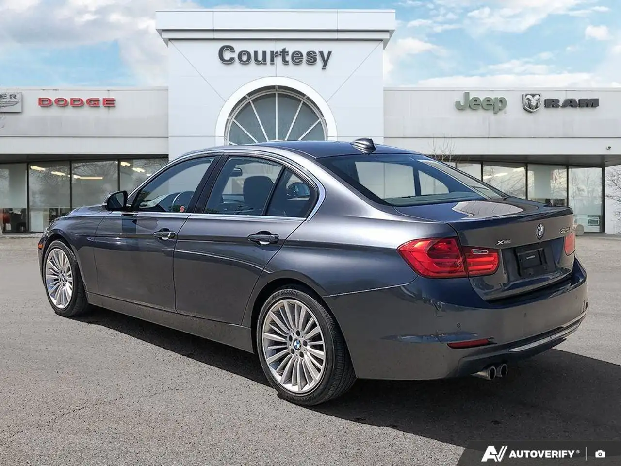 BMW 3 Series снимка BMW 3 Series