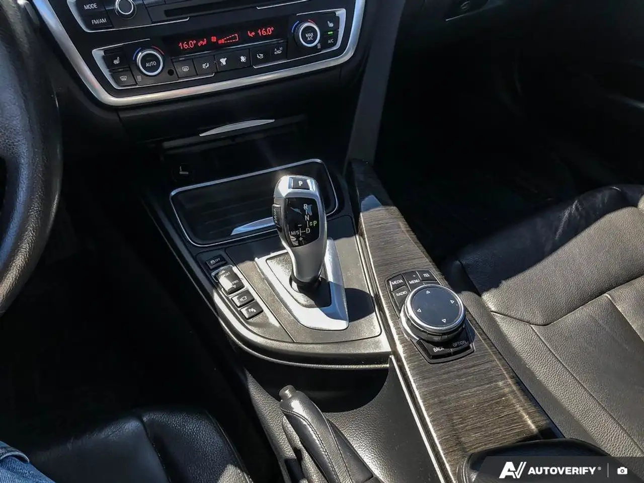 BMW 3 Series снимка BMW 3 Series