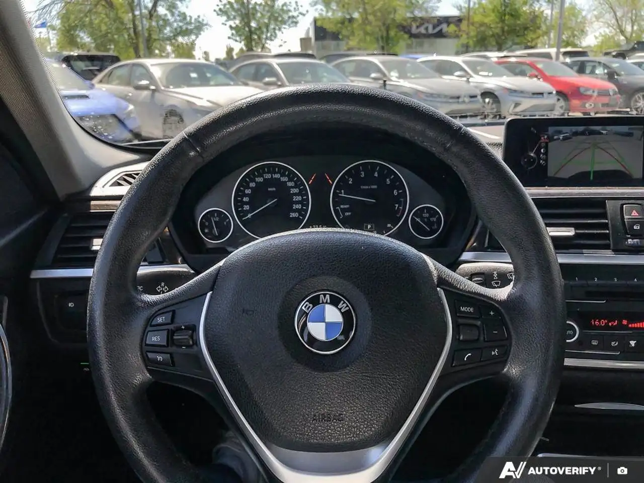 BMW 3 Series снимка BMW 3 Series