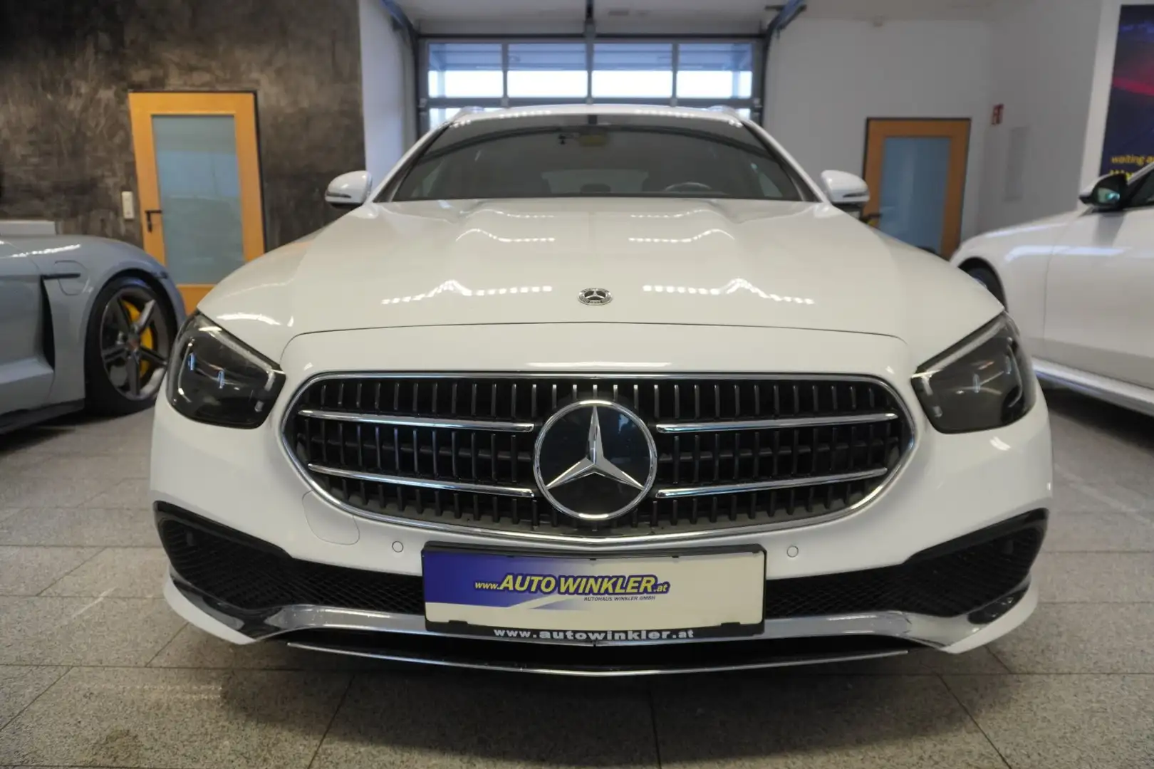 Mercedes-Benz E 200 200 d Touring Aut./LED/Nav. Weiß - 2