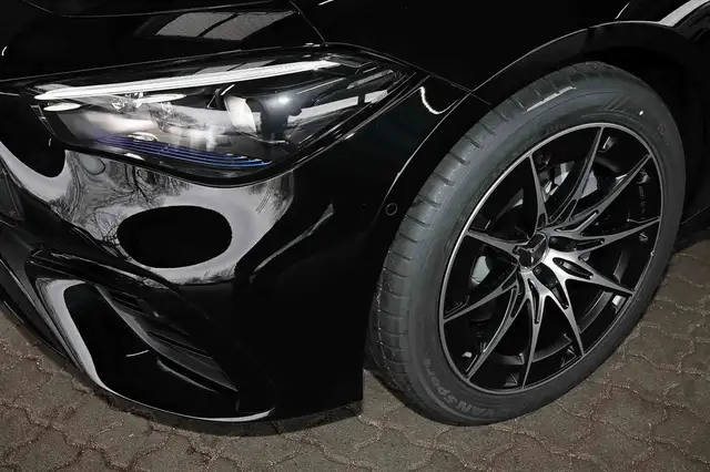 Mercedes-Benz CLE view 3