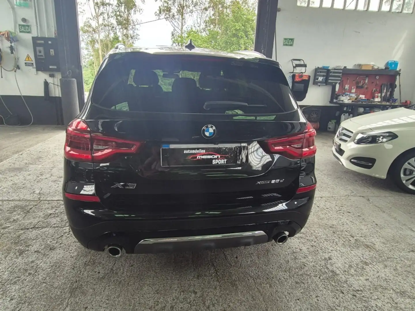 BMW X3 xDrive 20dA Zwart - 2