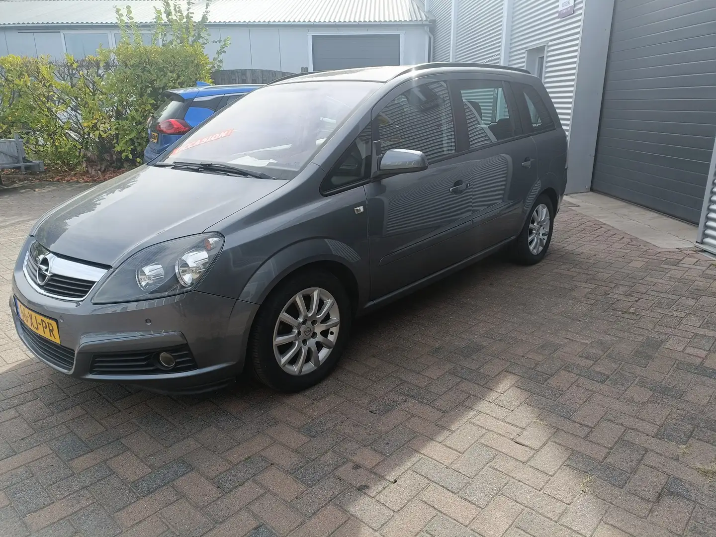 Opel Zafira 1.8 Temptation, trekhaak, 7pers Grijs - 2