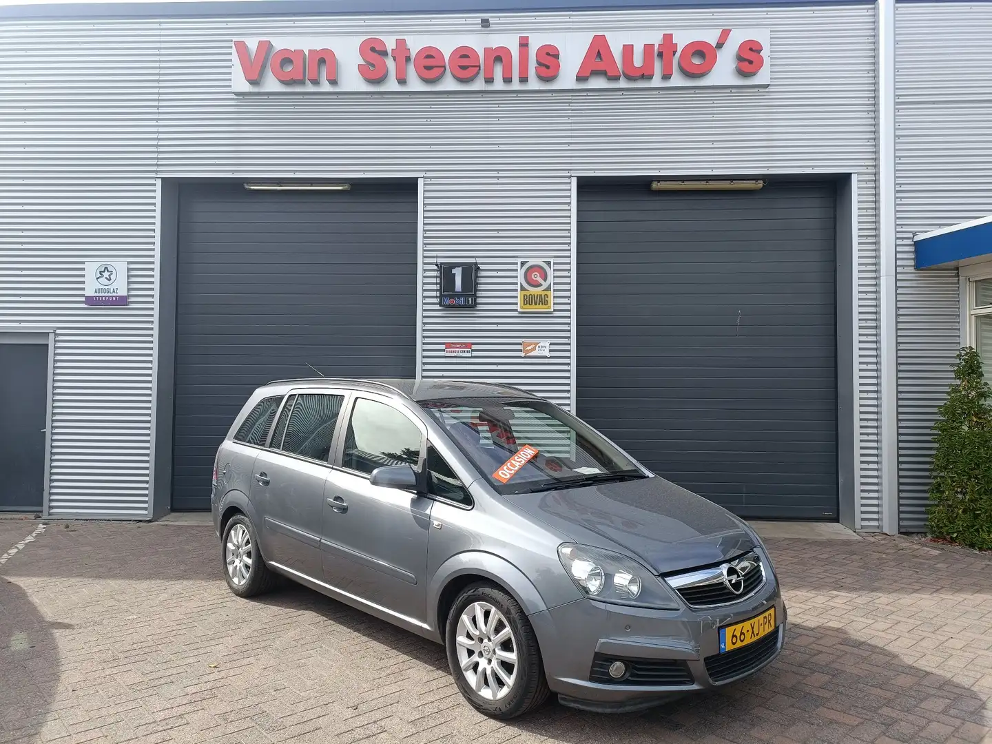 Opel Zafira 1.8 Temptation, trekhaak, 7pers Grijs - 1