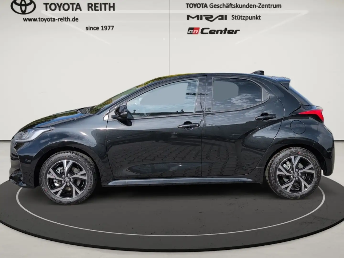 Toyota Yaris Hybrid 1.5 VVT-i Teamplayer plus Comfort Schwarz - 2