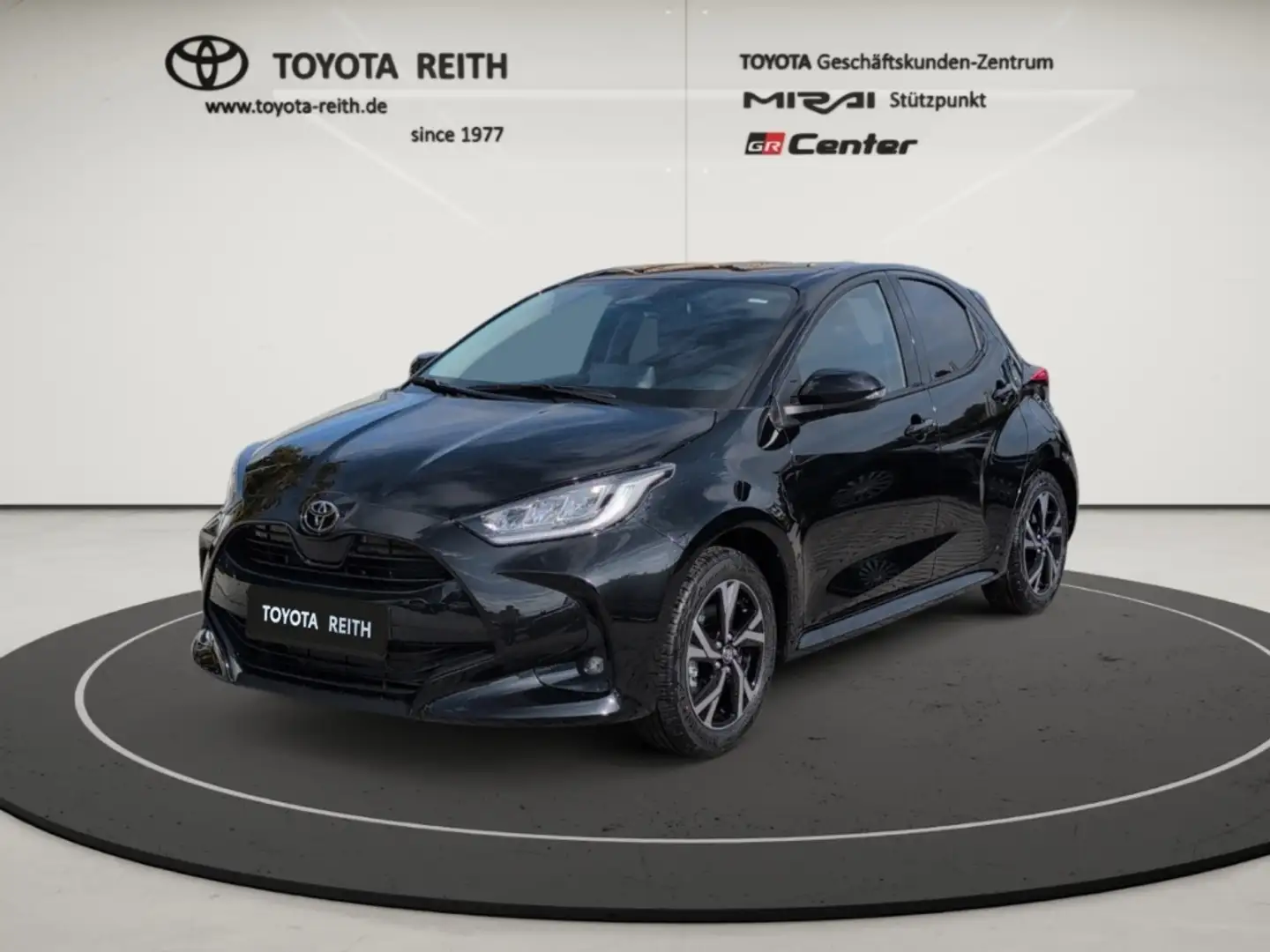 Toyota Yaris Hybrid 1.5 VVT-i Teamplayer plus Comfort Schwarz - 1