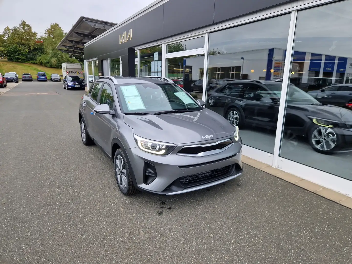 Kia Stonic 1,0T Vision Klimaaut Navi SHZ Kamera Grau - 2