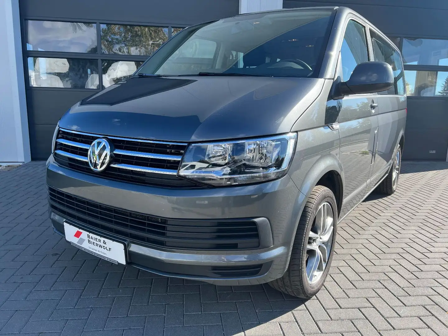 Volkswagen T6 Caravelle Comfortline 8 Sitzer Klima 150PS Grau - 2