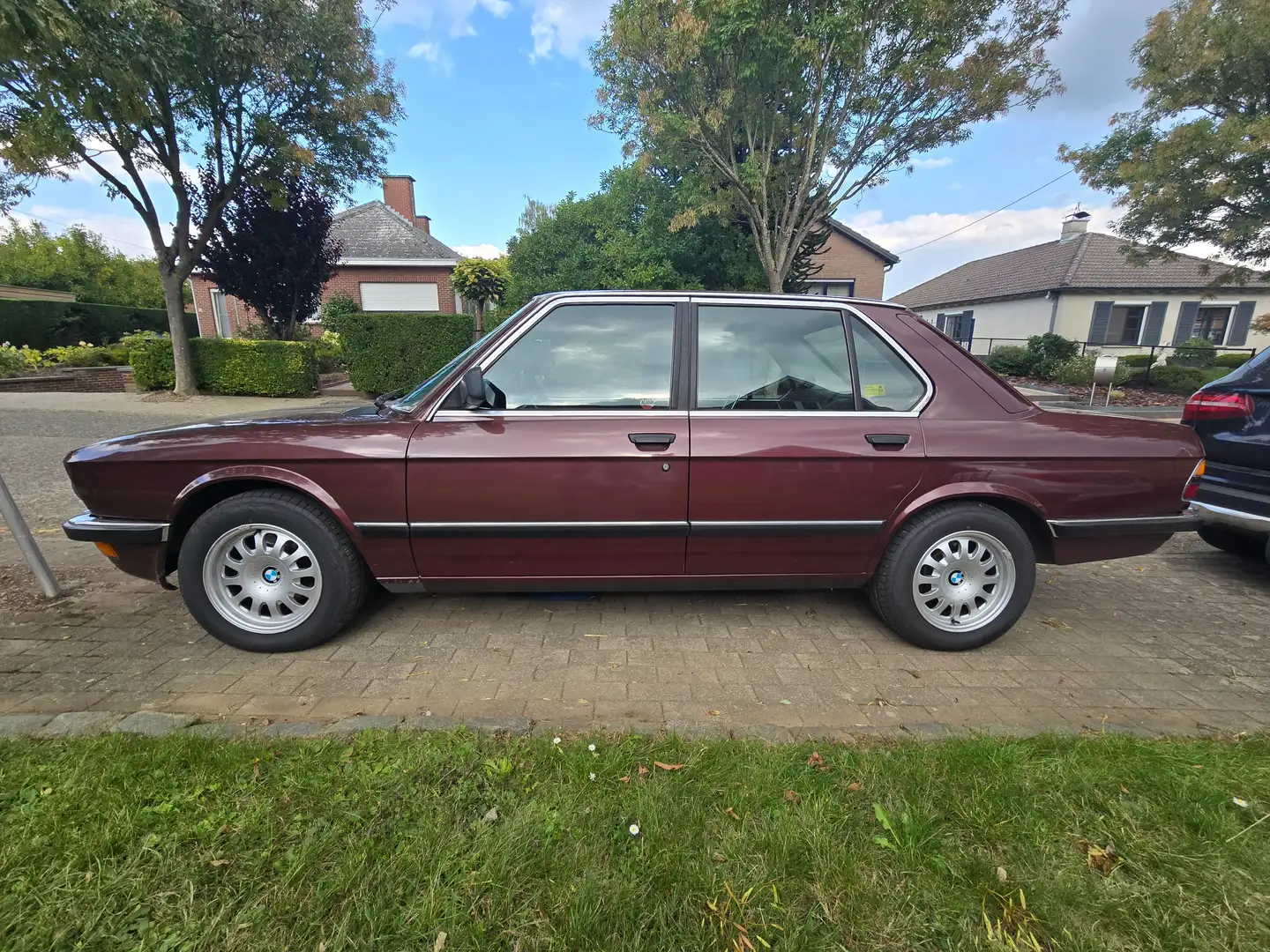 BMW 528 528i Bruin - 1