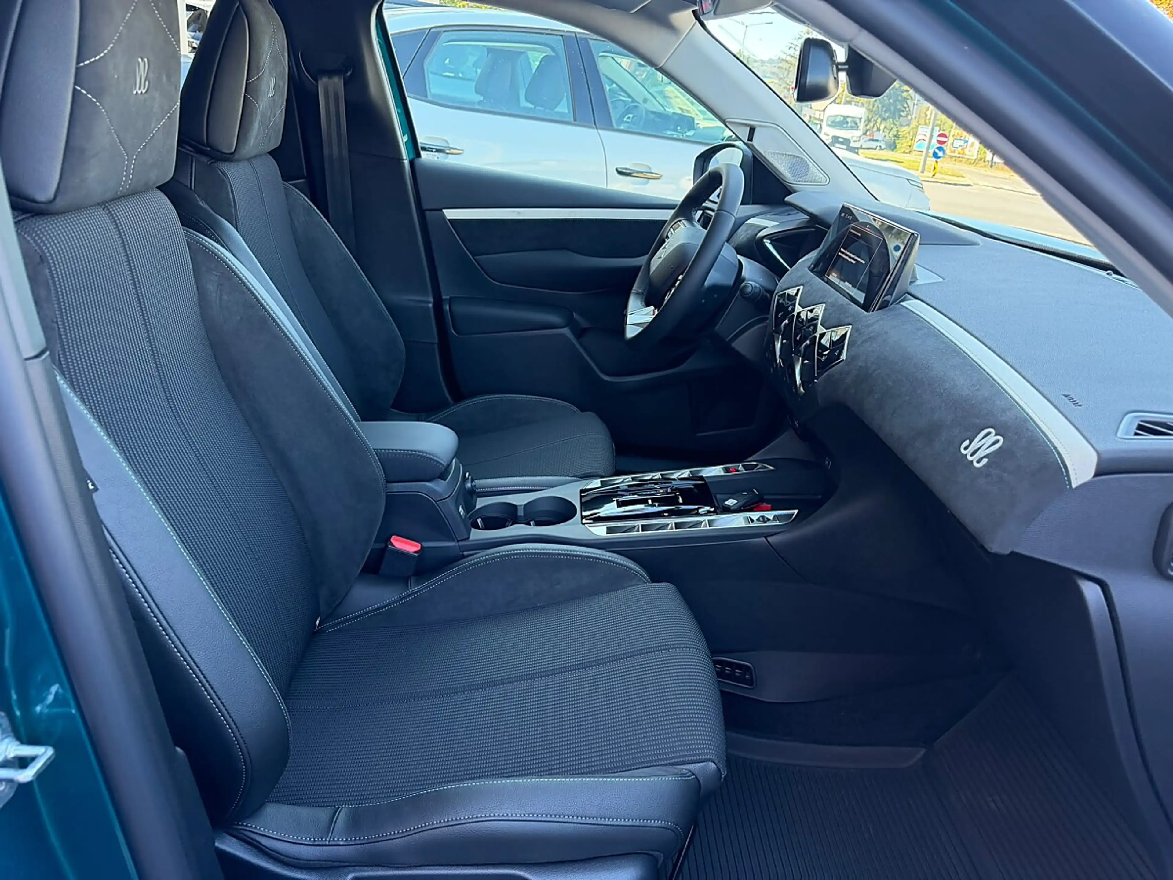 DS Automobiles DS 3 DS3 Hybrid 145 eDCT-6 Maison Sarah Lavoine (D11... — photo 4