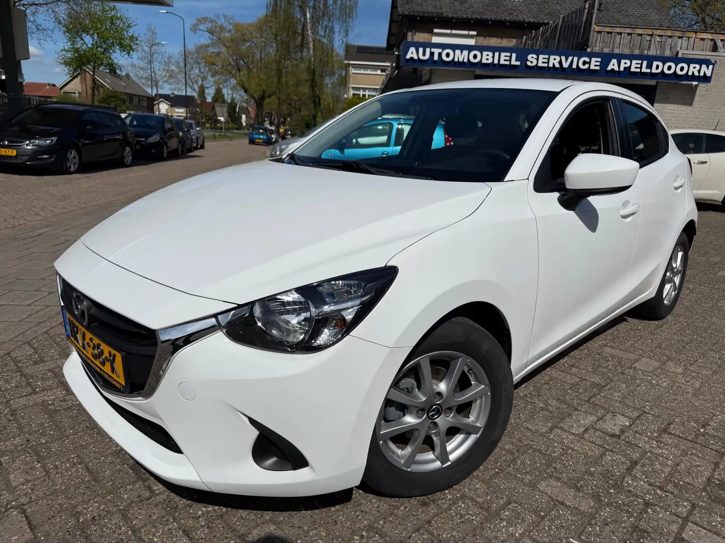 Mazda 2 1.5 Skyactiv-G S *AIRCO*STOELVERW.*LM. VELGEN*PDC* Wit - 1