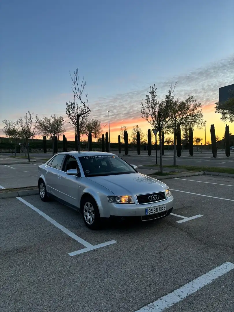 Audi A4 2.0 - 1