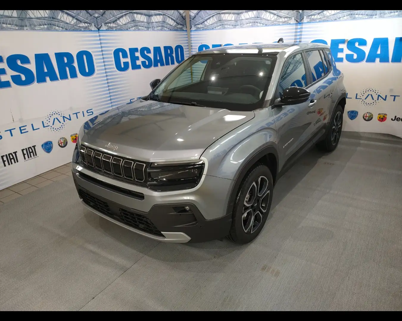Jeep Avenger 1.2 Turbo e-Hybrid Summit Šedá - 2