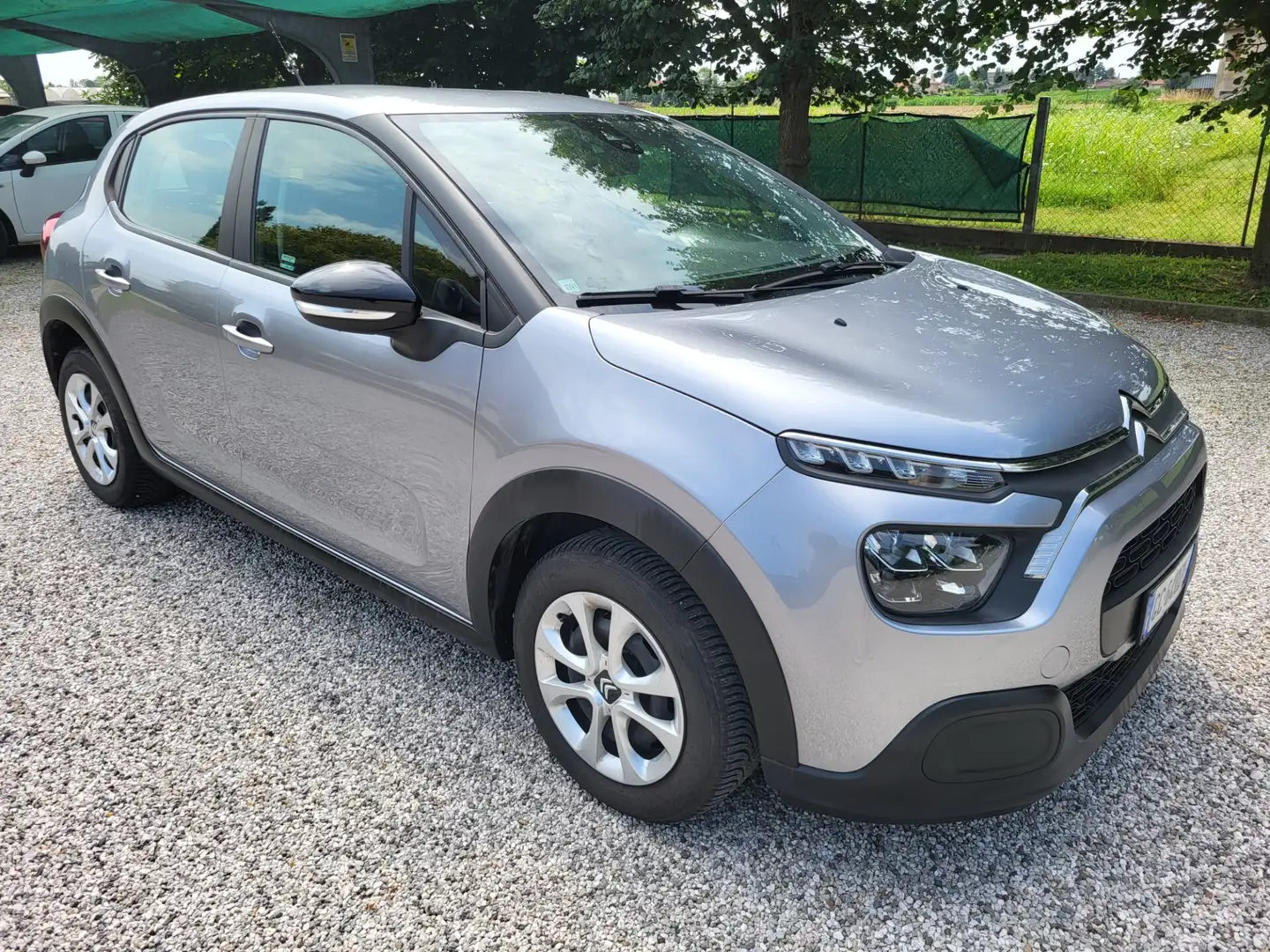 Citroen C3 PureTech 83 S&S Shine Grau - 2