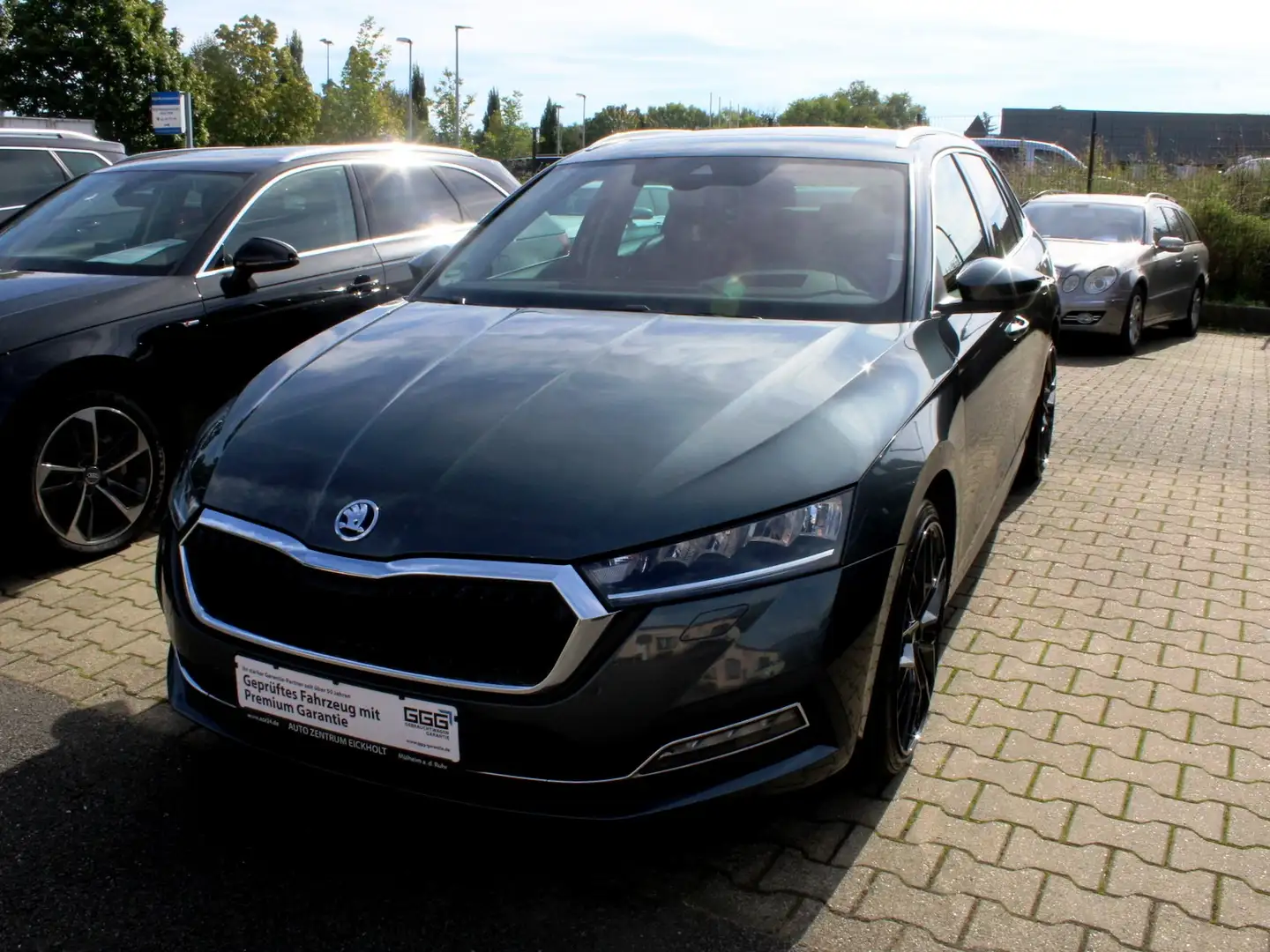 Skoda Octavia 2,0 TD DSG Panorama Head up Kamera 19 ´´ Gris - 1