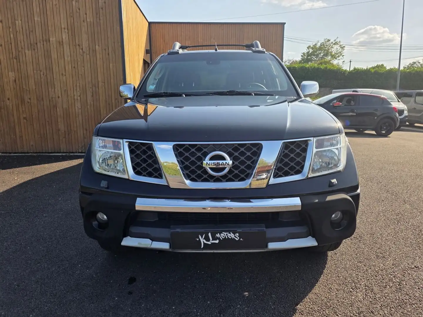 Nissan Navara 2.5L DCI 170CH CTTE / 5 PLACES / HARD TOP / ATTELA Noir - 2