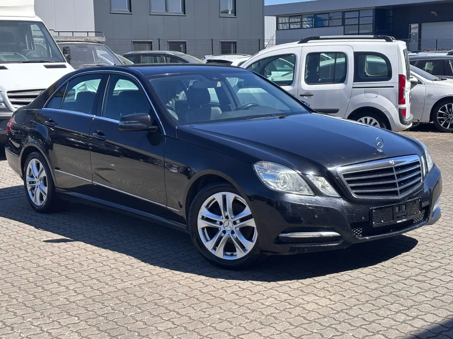 Mercedes-Benz E 220 CDI aut.Lim. Avantgarde-Xenon-Lede-Nav-Eu5 Black - 1