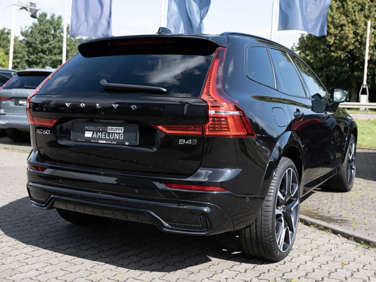 Volvo XC60 B4 Ultimate Dark AWD LED PANO HUD 360° Schwarz - 2