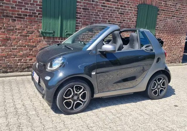 smart forTwo Smart Fortwo Cabrio EQ*PASSION*22KW*NAVI*1.H.*GLANCE GREY / SCHWARZ*RÜCKFAHRKAMERA*MEGA OPTIK*NAVI*ETC.*