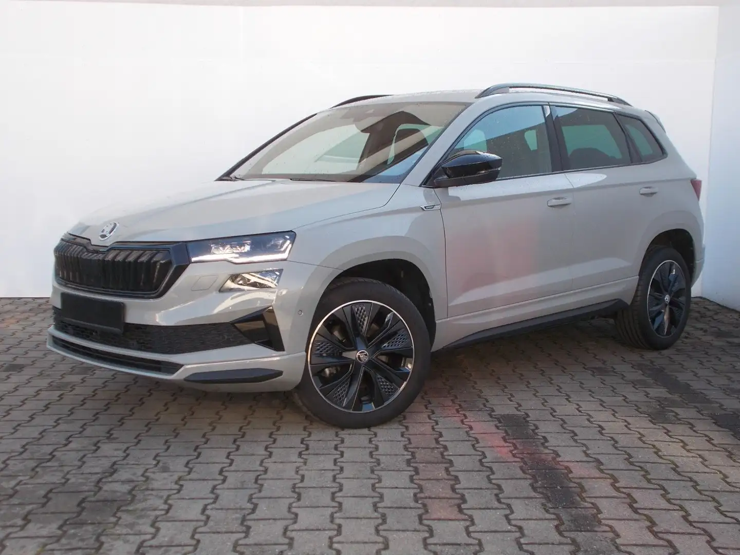 Skoda Karoq 1.5 TSI Sportline * DSG * Navi *ACC *360° Grau - 2