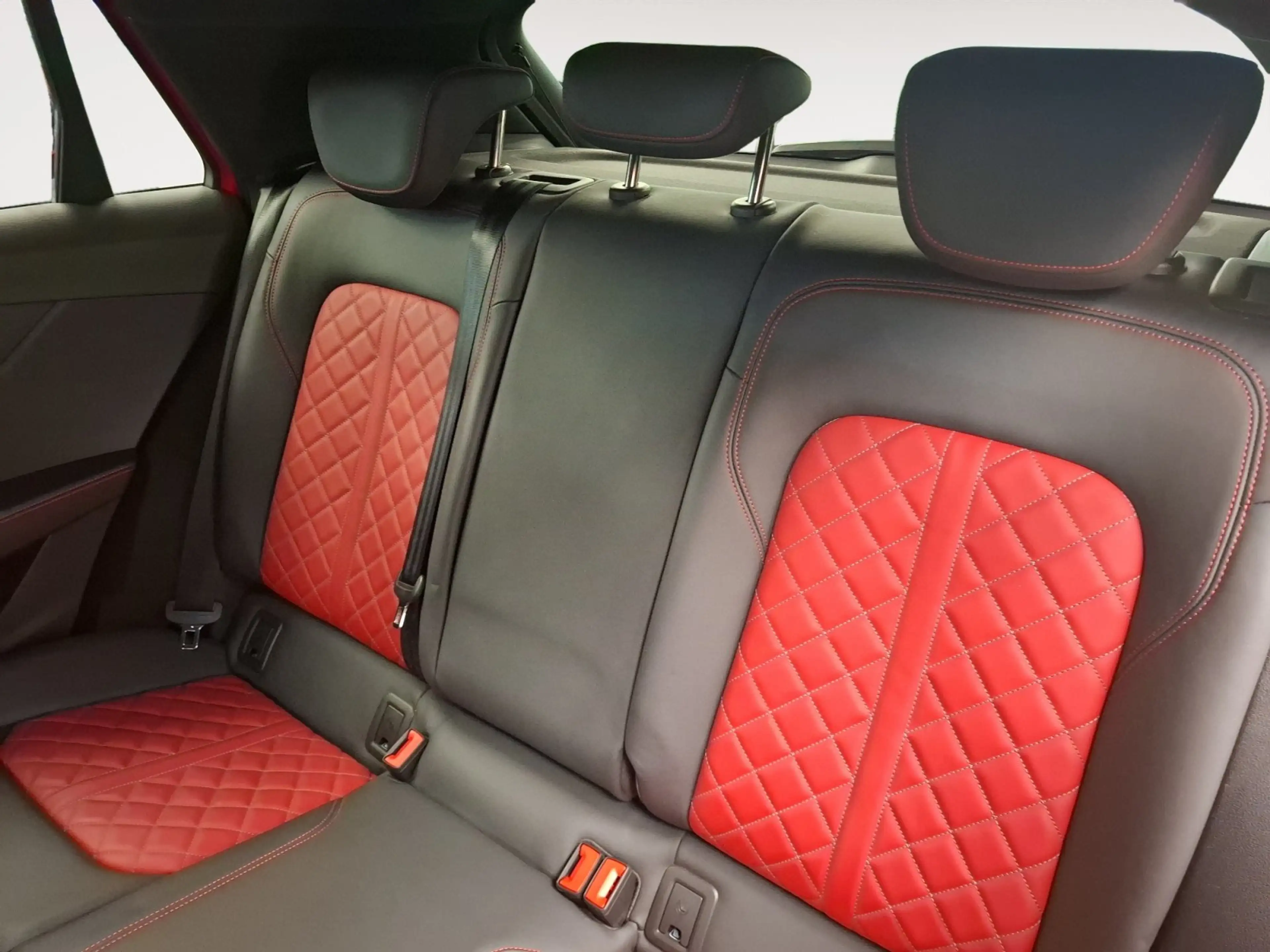 Audi SQ2 2.0 TFSI quattro S-Line Matrix SHZ KeyLess — photo 7