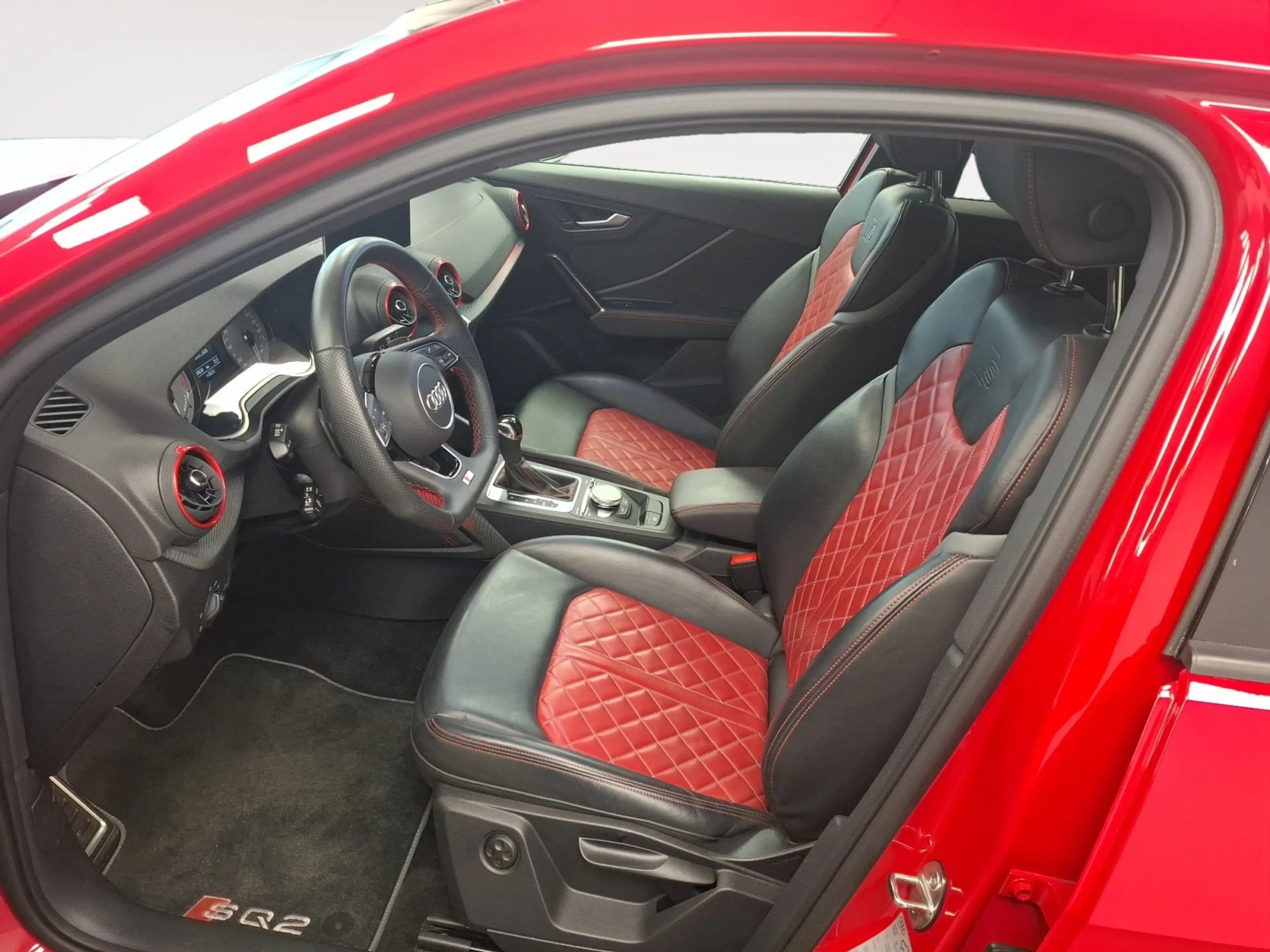 Audi SQ2 2.0 TFSI quattro S-Line Matrix SHZ KeyLess — photo 6