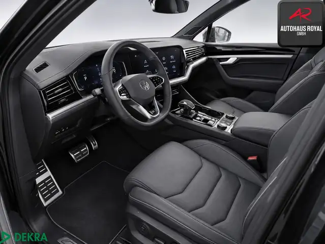 Volkswagen Touareg view 2