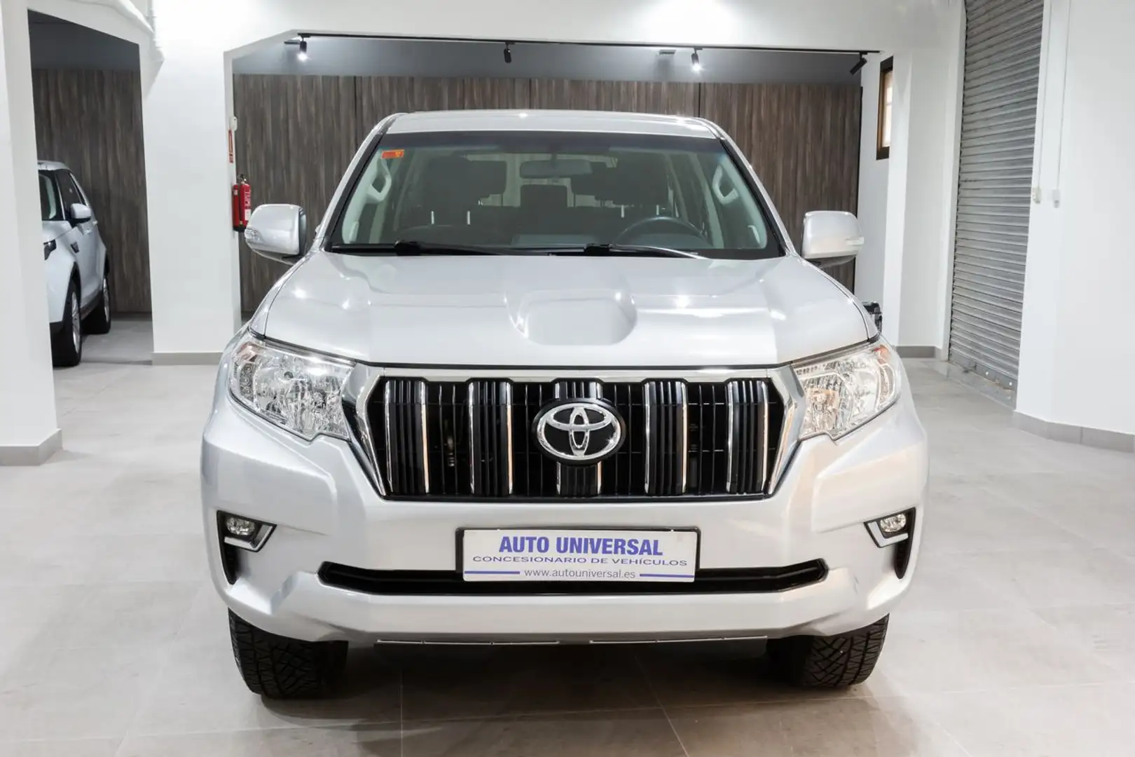 Toyota Land Cruiser D-4D VX Aut. Argintiu - 2