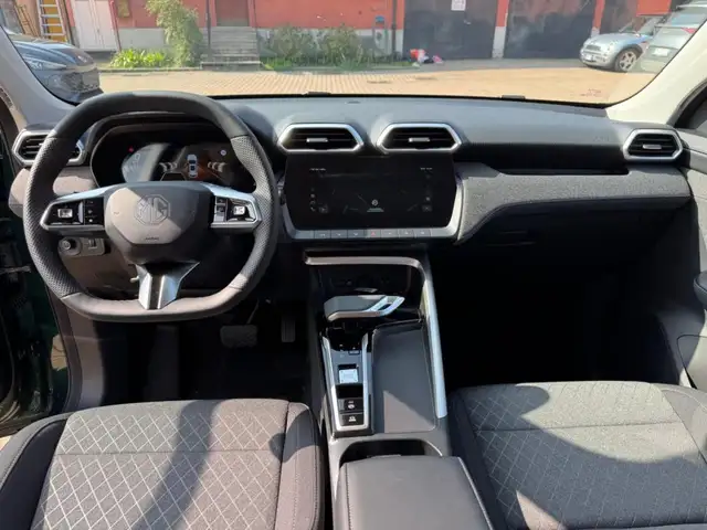 MG ZS view 8