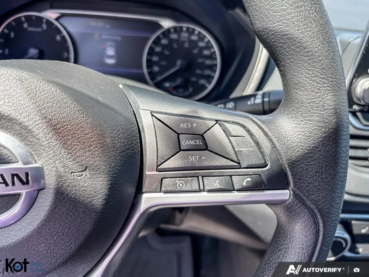 Nissan Altima снимка Nissan Altima