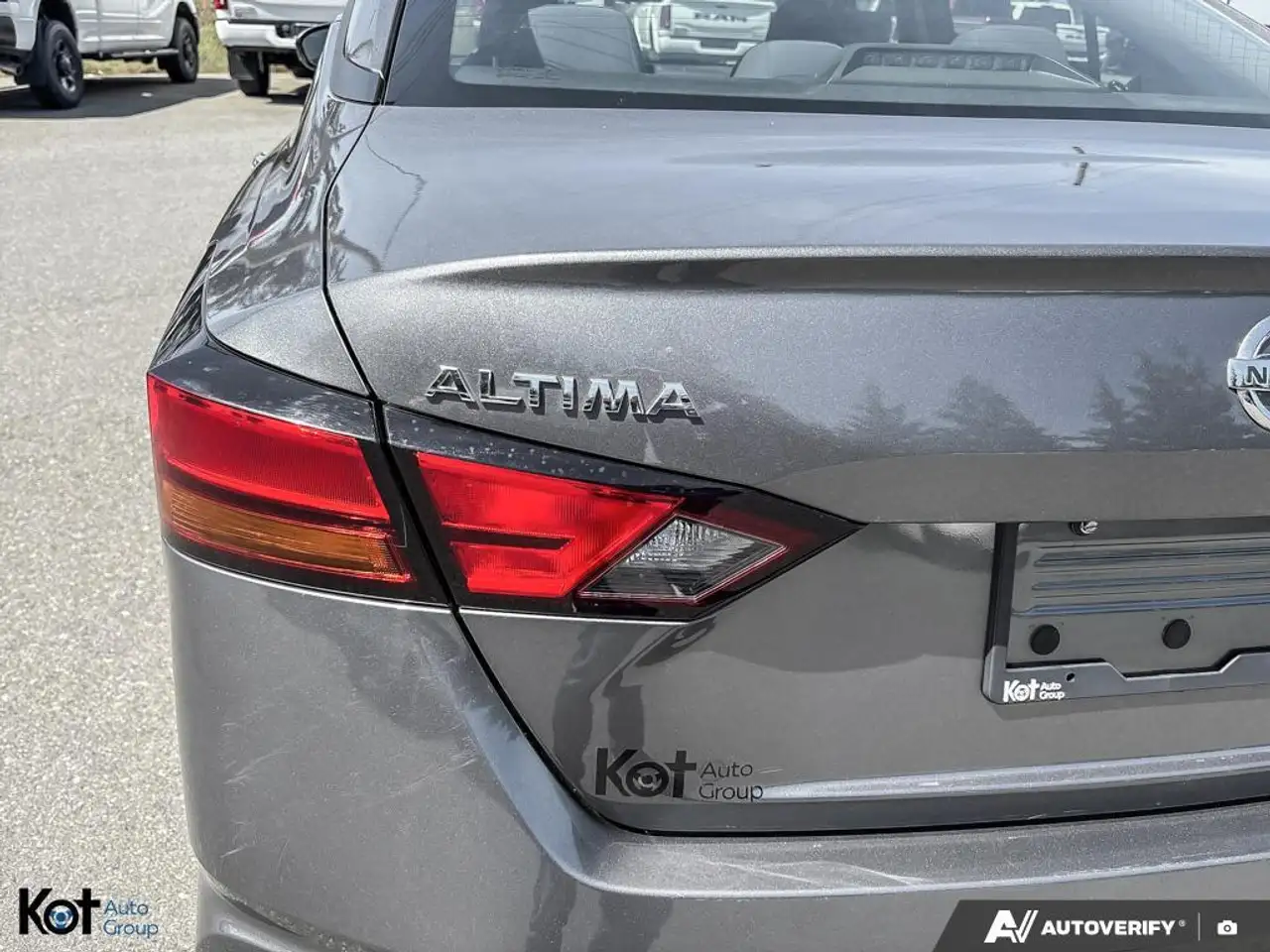 Nissan Altima снимка Nissan Altima