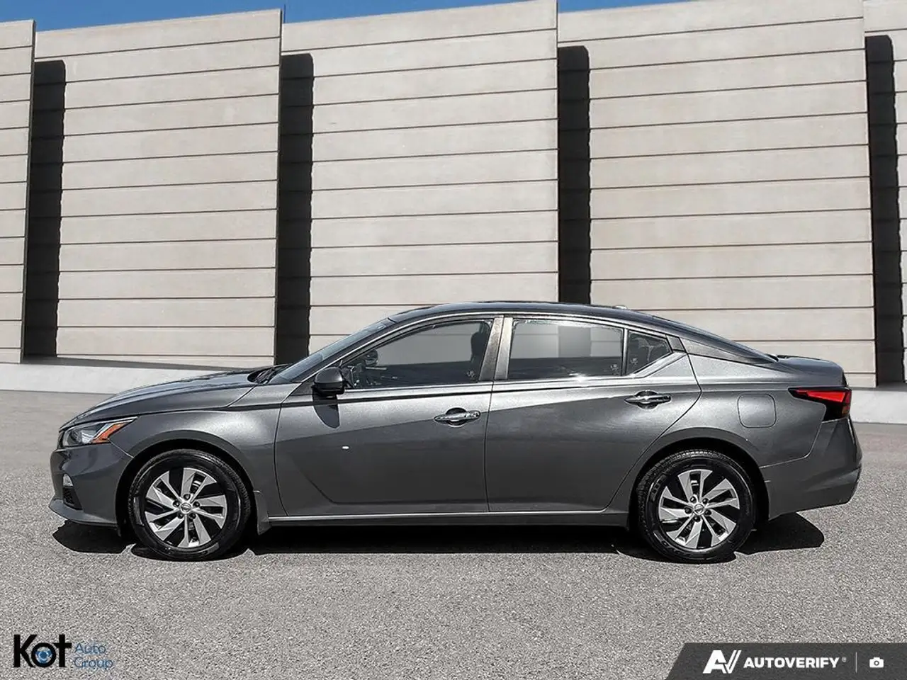 Nissan Altima снимка Nissan Altima