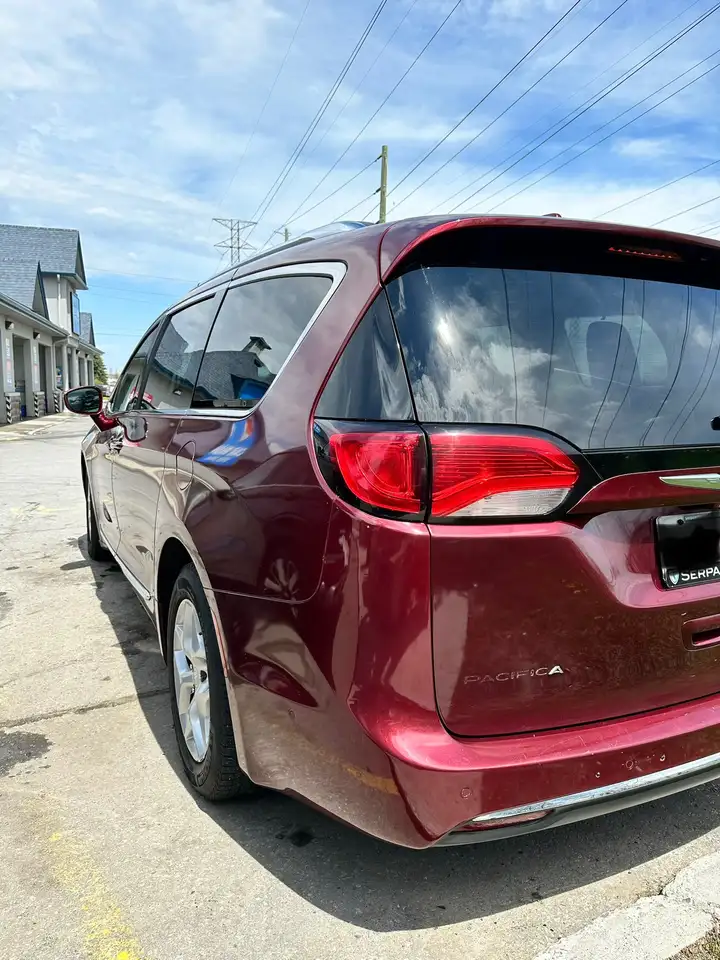 Chrysler Pacifica photo Chrysler Pacifica