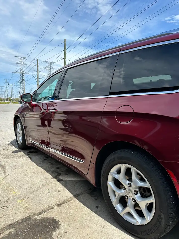 Chrysler Pacifica photo Chrysler Pacifica