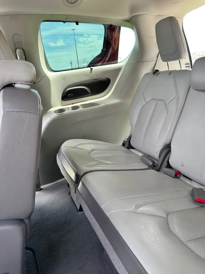 Chrysler Pacifica photo Chrysler Pacifica