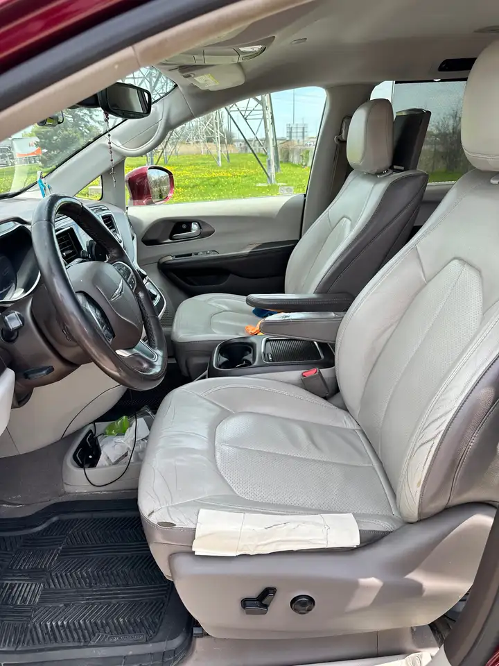 Chrysler Pacifica photo Chrysler Pacifica